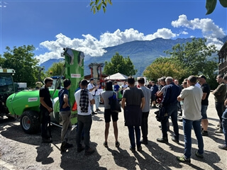 Südtiroler Apfelkonsortium Besuchergruppe beim Obstbauseminar Summer Special